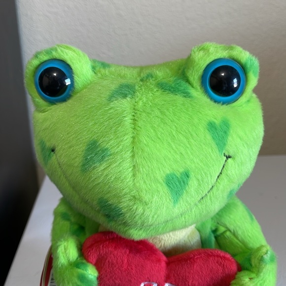Hallmark Hearts-A-Hoppin' Frog- Sound & Motion. Really Cute. Valentines Ready! - Picture 3 of 7